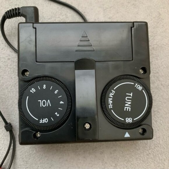 NFL (4) ITEMS SUPERBOWL XXXIX BUNDLE OFFICIAL TEE, PROGRAM,SEAT PAD & RADIO VTG - Picture 15 of 16